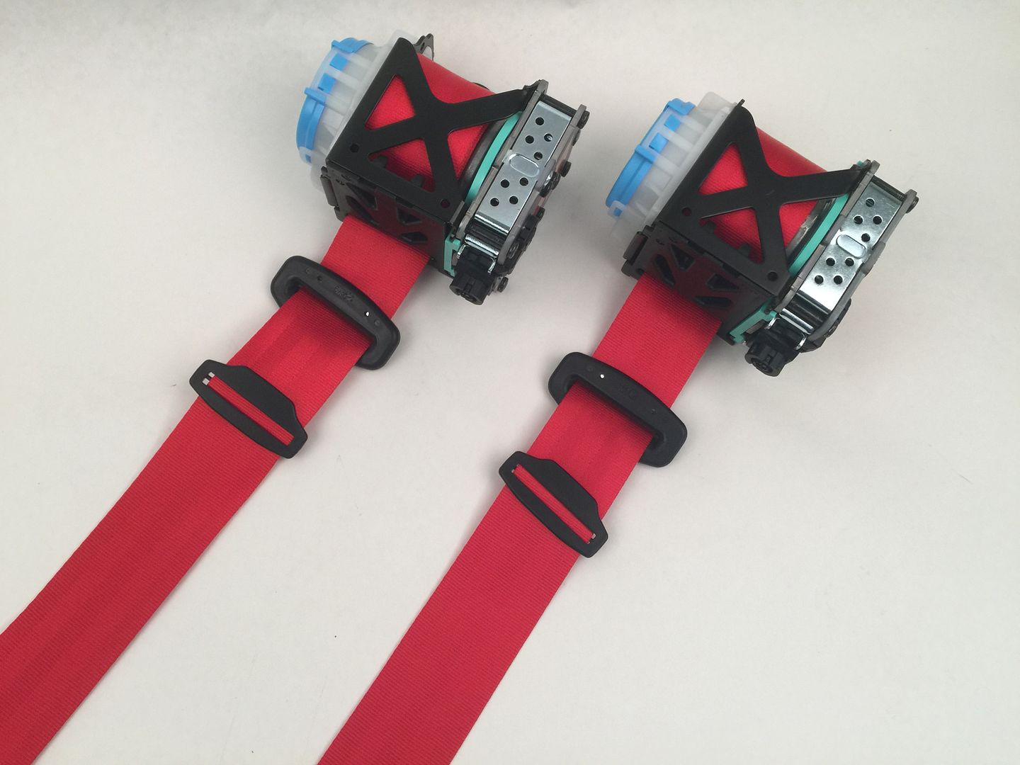 Red seat belts anyone interested? Page 3 Audi R8 Forums